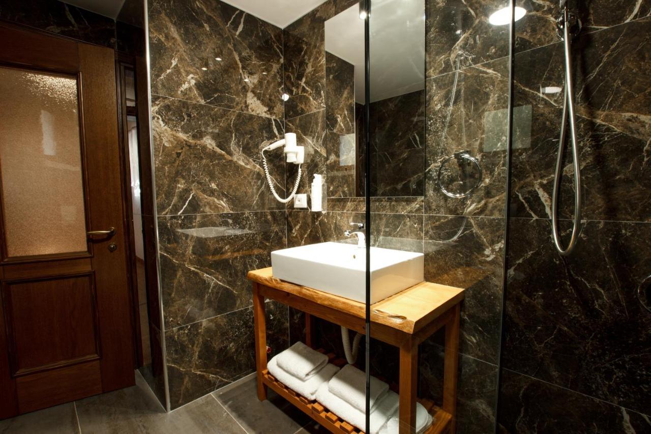 Rose Garden Hotel Gjirokastra Kültér fotó