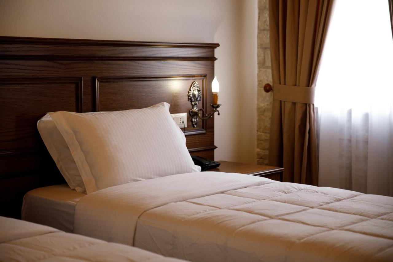 Rose Garden Hotel Gjirokastra Kültér fotó