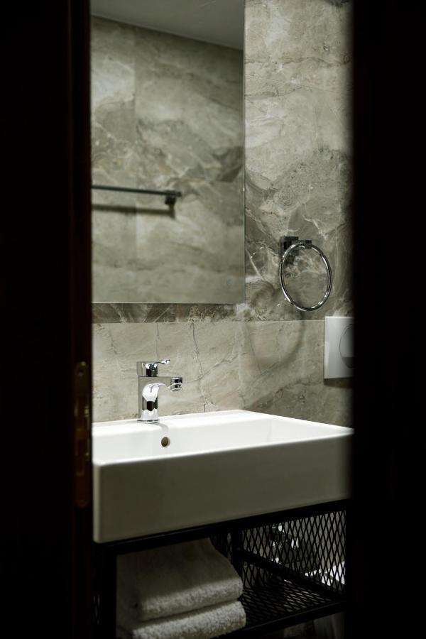 Rose Garden Hotel Gjirokastra Kültér fotó