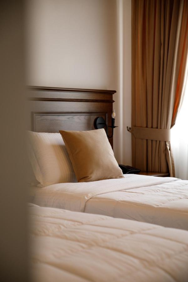 Rose Garden Hotel Gjirokastra Kültér fotó